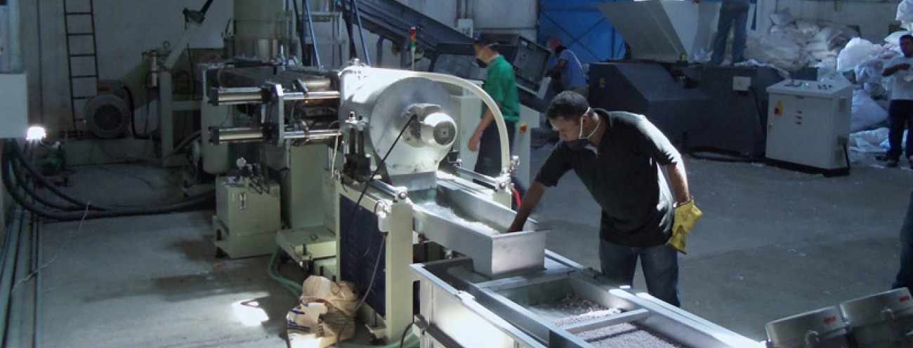 pp recycling machine operating in colombia-1